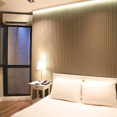 Bronte Hotel 3*