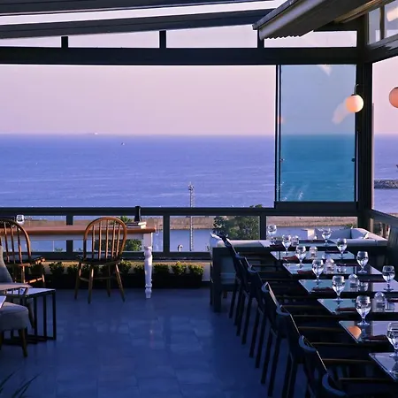 Отель Bronte