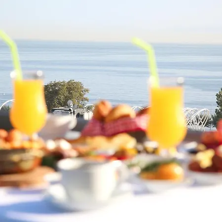 Отель Bronte